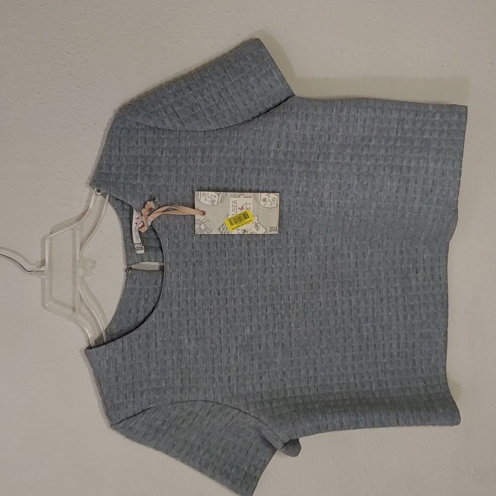 Chelsea & Violet Women's Size Medium Short Sleeve Crop Sweatshirt NWT